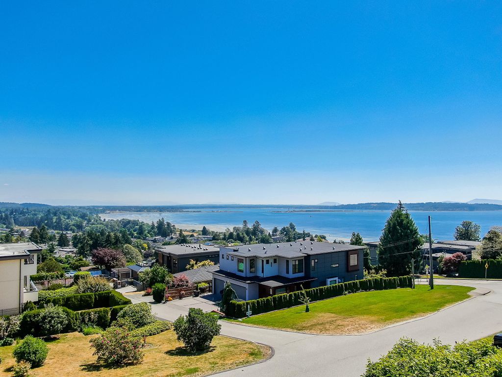 1085 Balsam ST White Rock, White Rock Houses for sale, MLS® R2976700