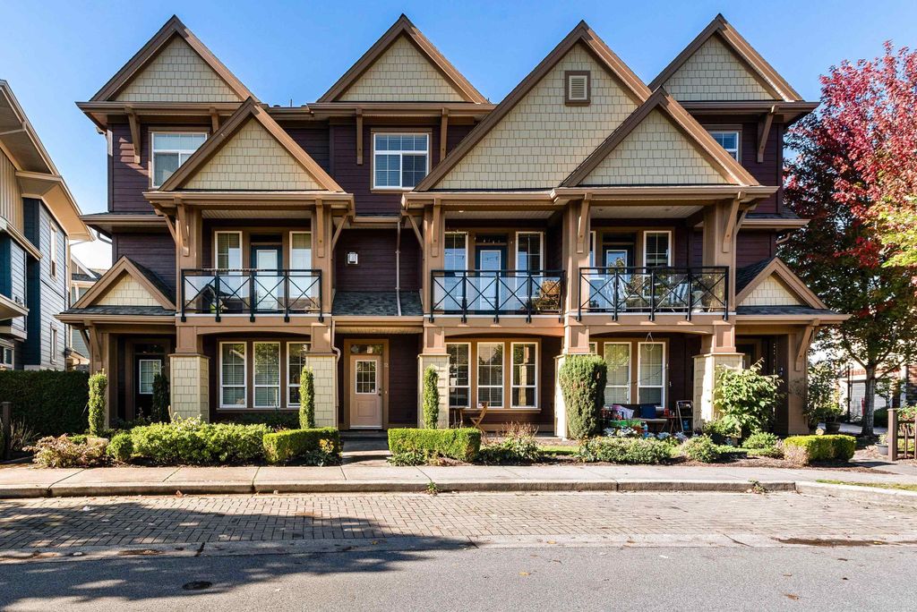 Chilliwack, Garrison Crossing Townhouses for Sale and Townhomes, MLS