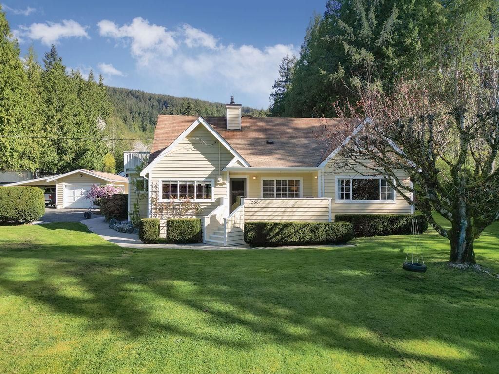 1266 Reed RD Gibsons, Gibsons Homes for sale, MLS® R2992023