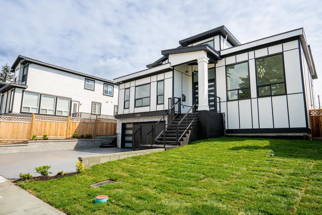 13978 113a AVE Surrey, Surrey Houses for sale, MLS® R2981882