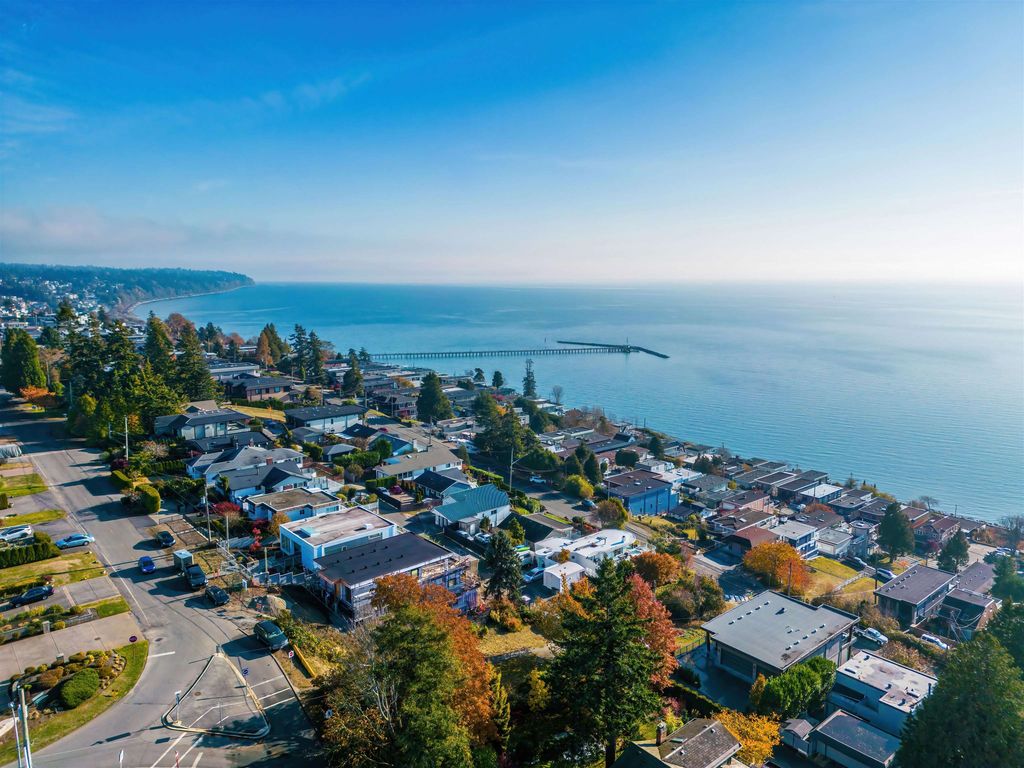 14533 Magdalen AVE White Rock, White Rock Homes for sale, MLS® R2990571