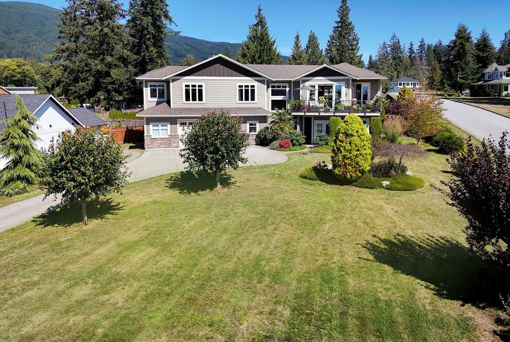 1464 Sunset PL Gibsons, Gibsons Real Estate for sale, MLS® R2975415