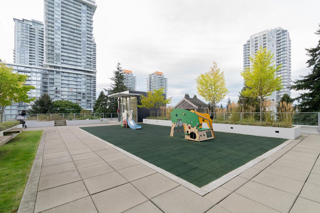 1512 13438 Central AVE Surrey, Surrey Condos for sale, MLS® R2985869
