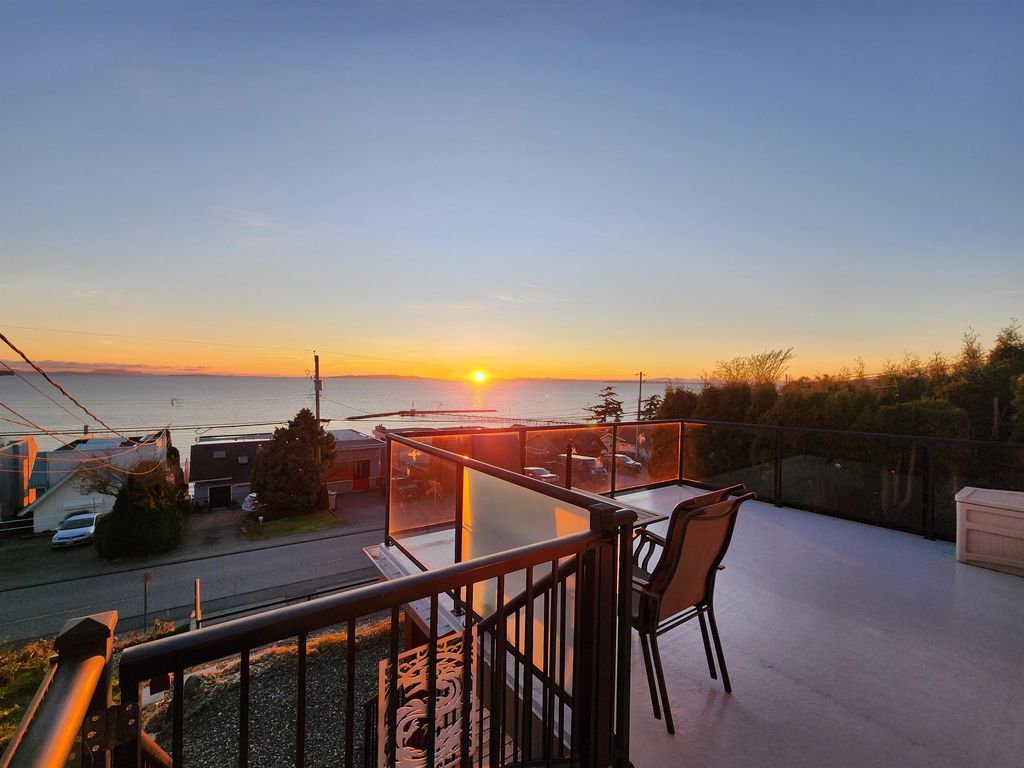15245 Victoria AVE White Rock, White Rock Real Estate for sale, MLS® R2981017