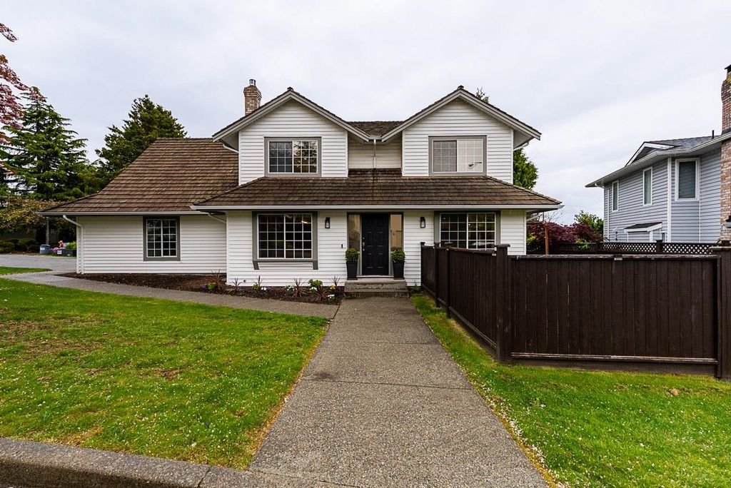 15578 Roper AVE White Rock, White Rock Real Estate for sale, MLS® R2990783