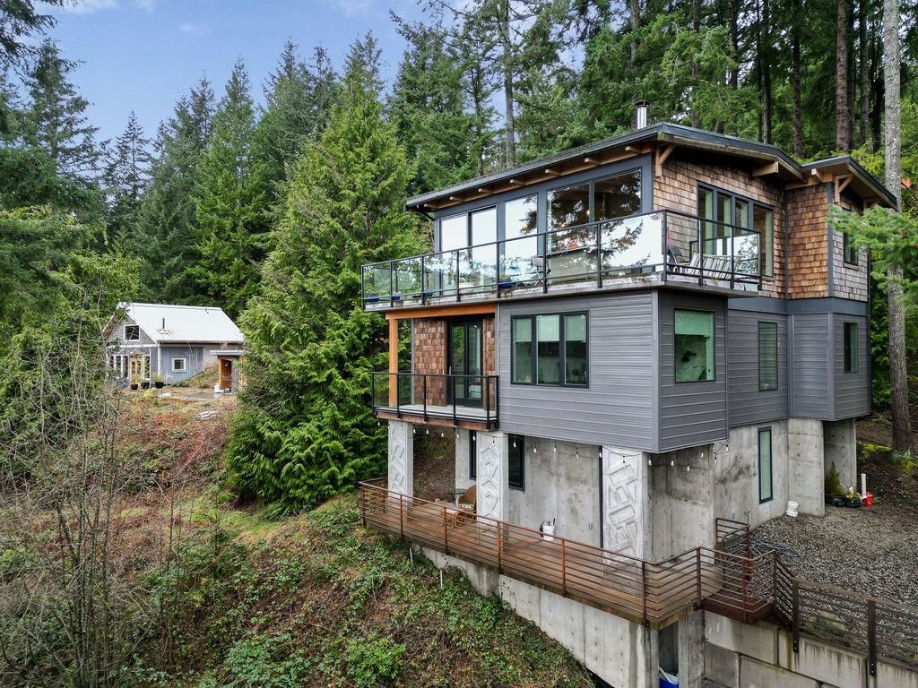1572 Mountain RD Gibsons, Gibsons Houses for sale, MLS® R2982723