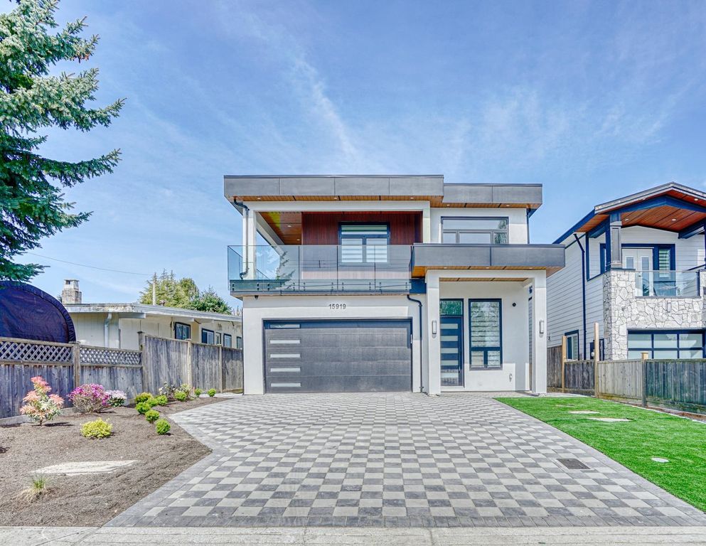 15919 Russell AVE White Rock, White Rock Houses for sale, MLS® R2991824