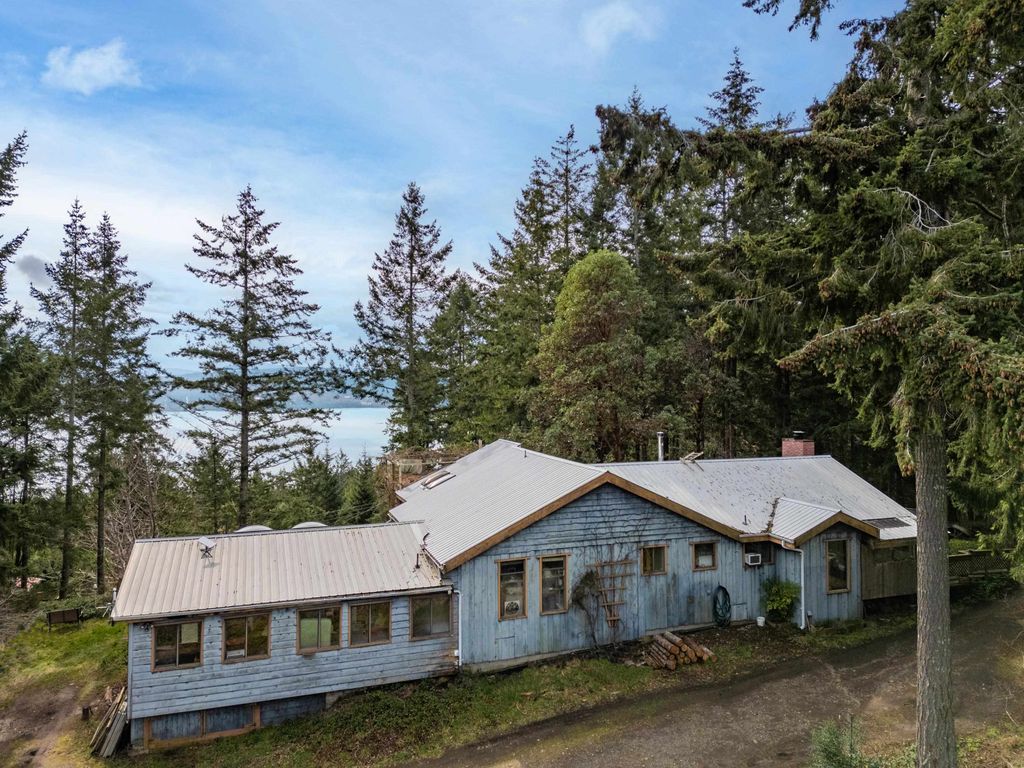 1690 Cottage Way Galiano Island, Galiano Island Houses for sale, MLS® R2981533