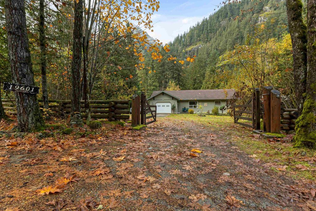 19601 Silver Skagit RD Hope, Hope Homes for sale, MLS® R2956117