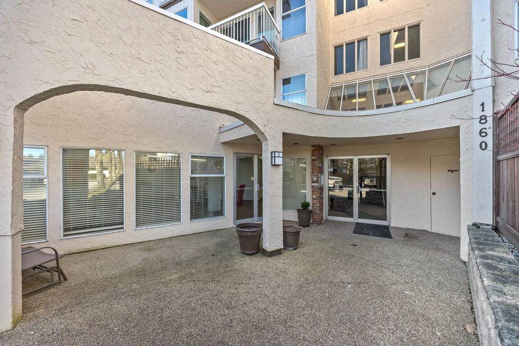 2 1860 E Southmere Crescent Surrey, Surrey Apartments for sale, MLS® R2995711