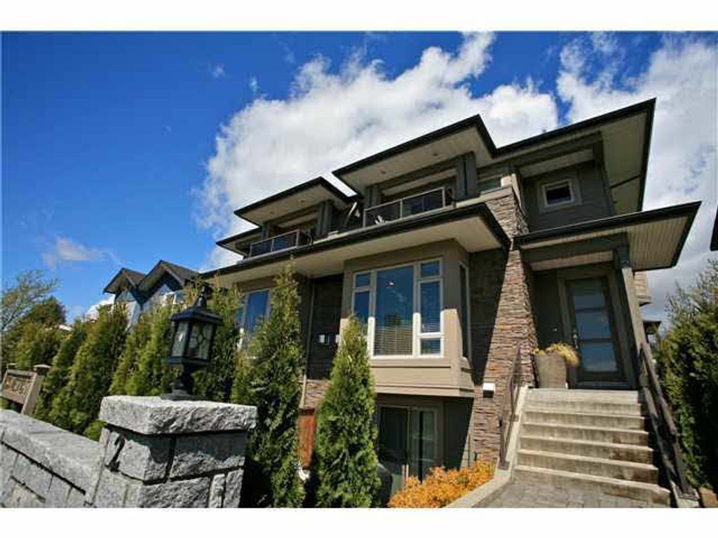 2 334 W 13th ST North Vancouver, North Vancouver Home for sale, MLS® R2993152