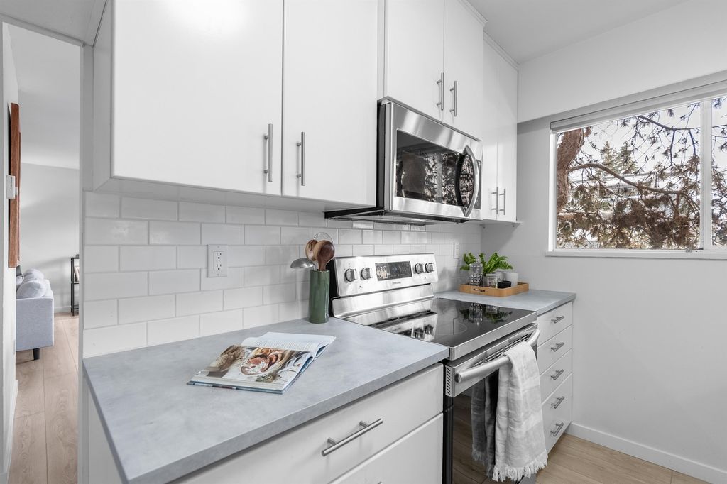 204 1721 St. Georges AVE North Vancouver, North Vancouver Apartment for sale, MLS® R2991238