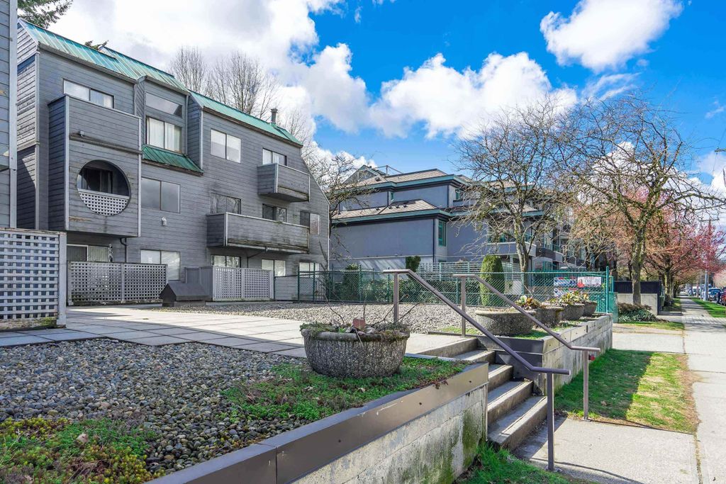 205-1948 Coquitlam AVE Port Coquitlam, Port Coquitlam Condo for sale, MLS® R2949072