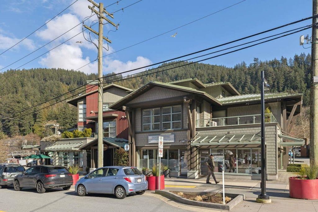 209-6688 Royal AVE West Vancouver, West Vancouver Apartment for sale, MLS® R2970570