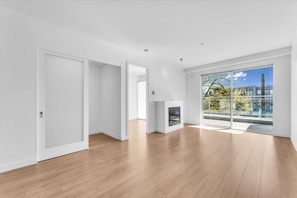 210 3333 Main ST Vancouver, Vancouver Apartments for sale, MLS® R2992366