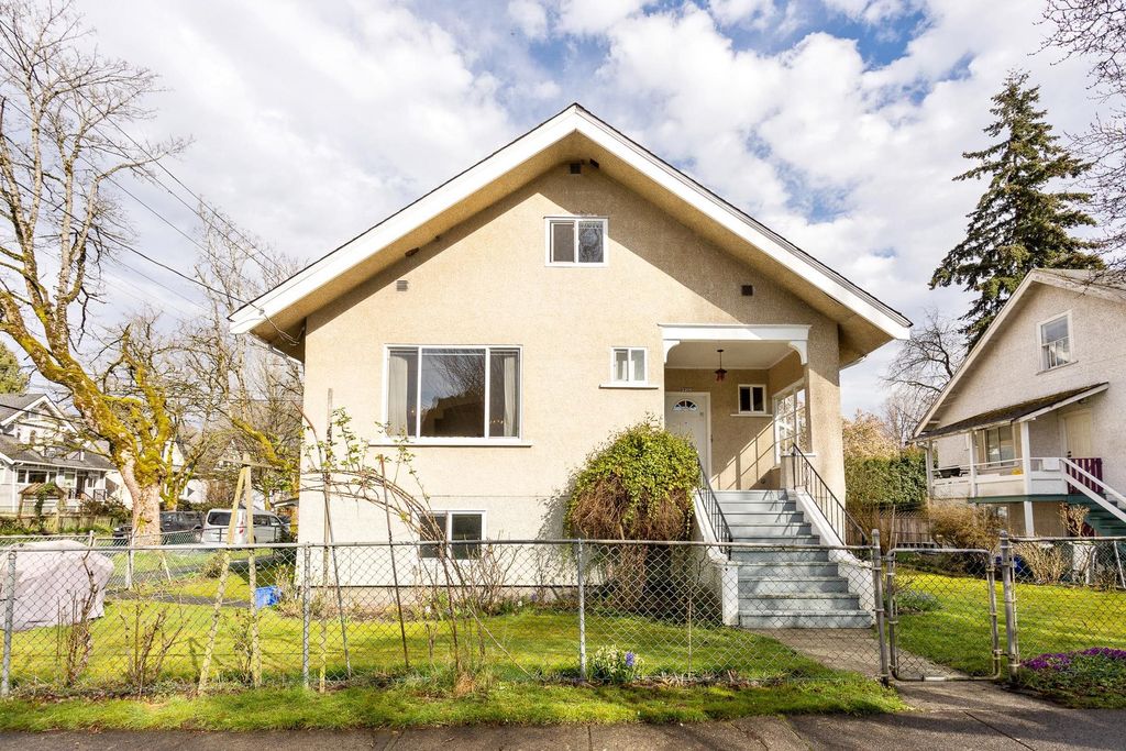 2206 Trutch ST Vancouver, Vancouver Homes for sale, MLS® R2985577