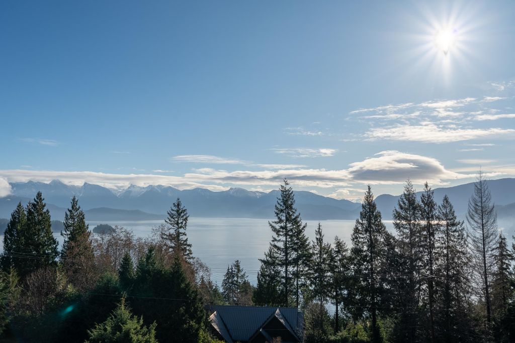 259 Bridgeman RD Gibsons, Gibsons Home for sale, MLS® R2980218