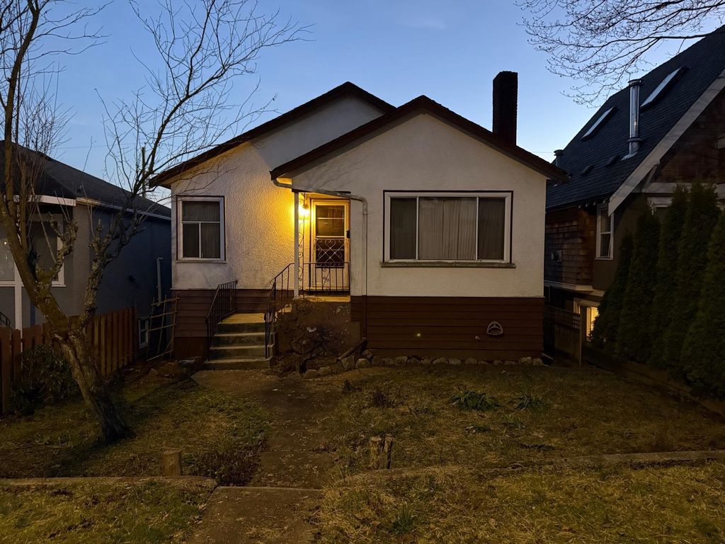2656 Adanac ST Vancouver, Vancouver Home for sale, MLS® R2960927