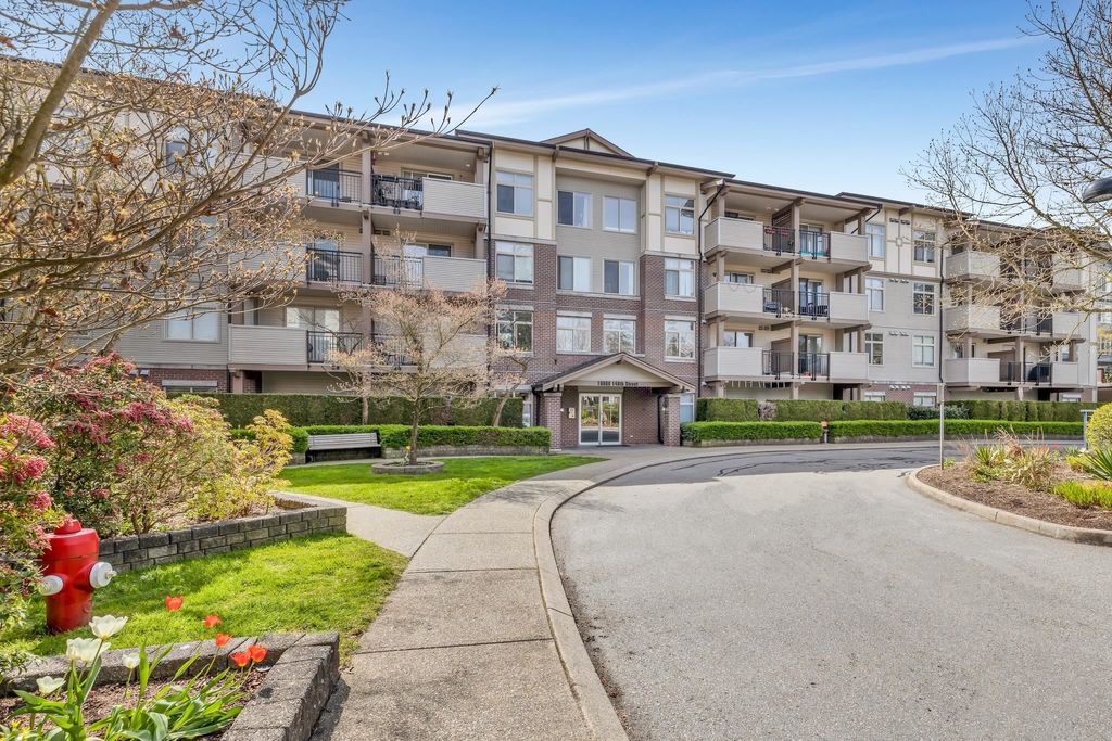 301 10088 148 ST Surrey, Surrey Condo for sale, MLS® R2991074
