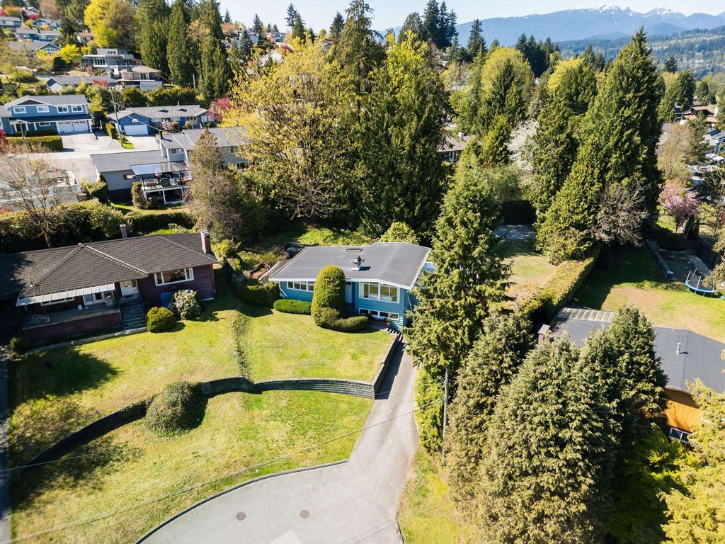 3090 Lazy A ST Coquitlam, Coquitlam Houses for sale, MLS® R2978604