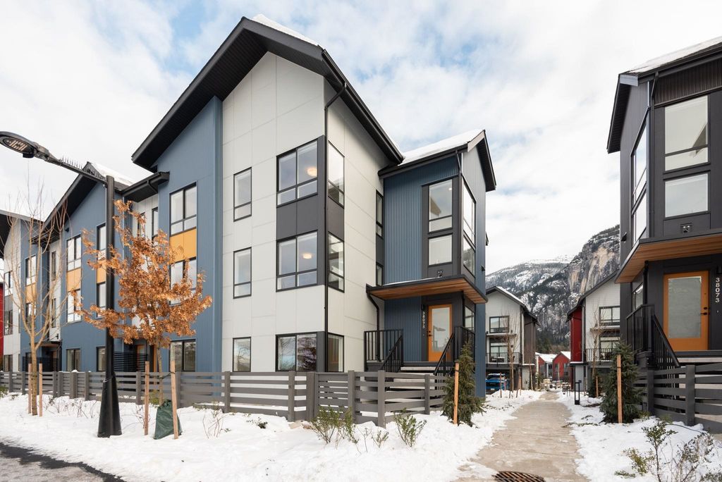 38085 Helm Way Squamish, Squamish Real Estate for sale, MLS® R2989972