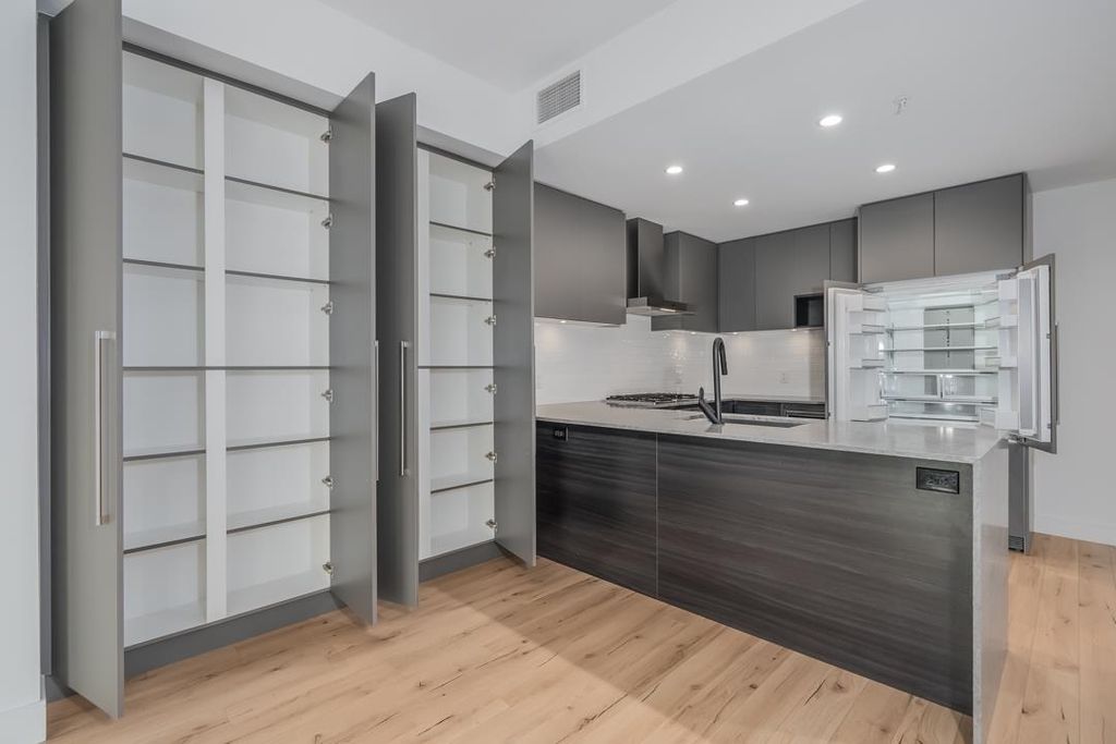 516 3131 Murray ST Port Moody, Port Moody Condo for sale, MLS® R2995109