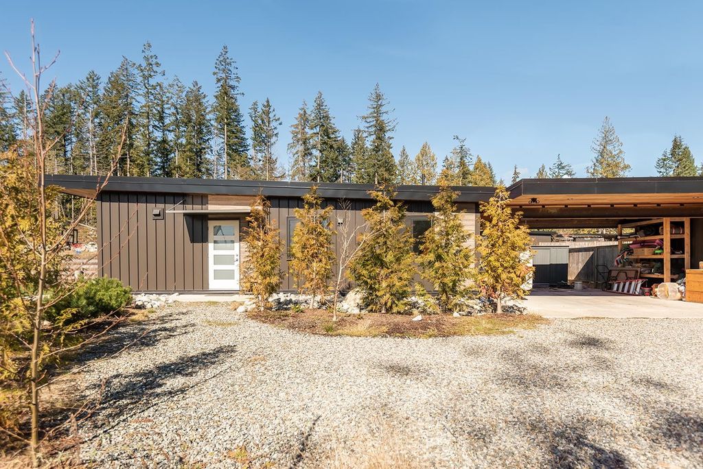 561 Veterans RD Gibsons, Gibsons Real Estate for sale, MLS® R2975689