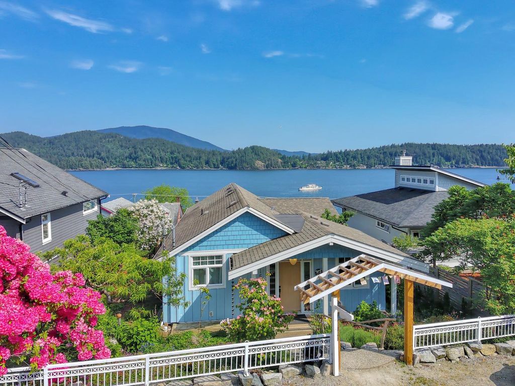 616 Seaview RD Gibsons, Gibsons Home for sale, MLS® R2866291