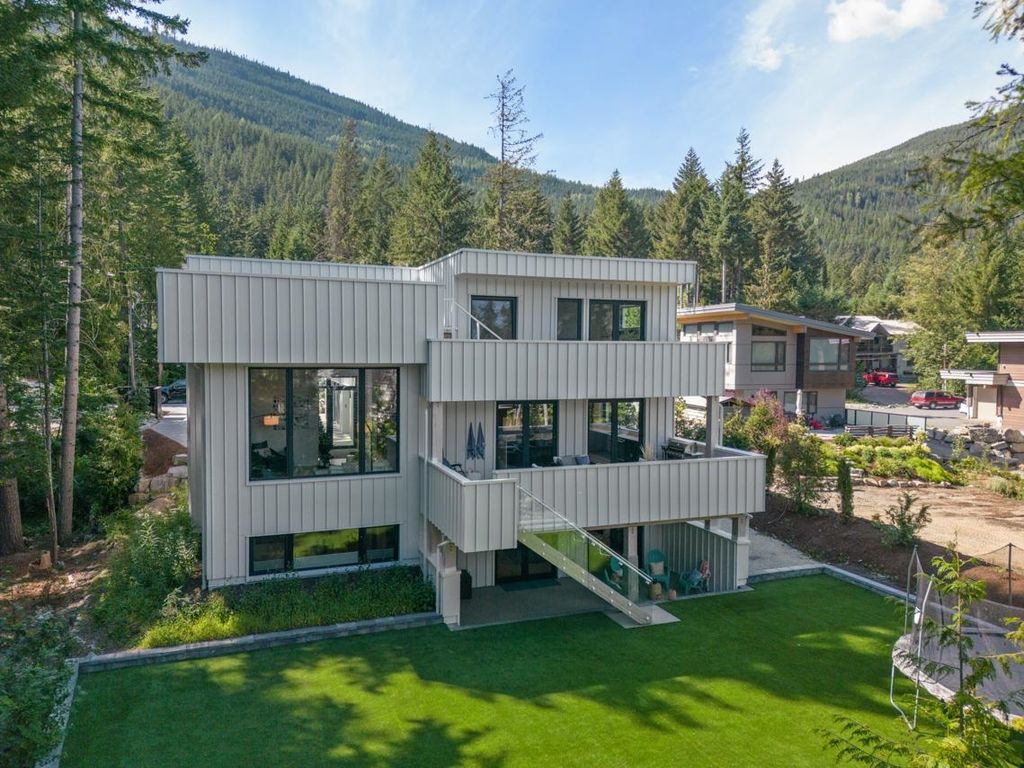 8328 Needles DR Whistler, Whistler Houses for sale, MLS® R2971738