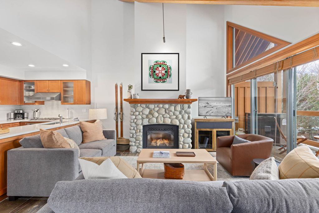 B-4847 Casabella Crescent Whistler, Whistler Home for sale, MLS® R2978170